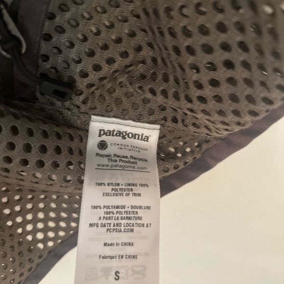 Patagonia Olive Fly-Fishing Utility Vest - Picture 15 of 16